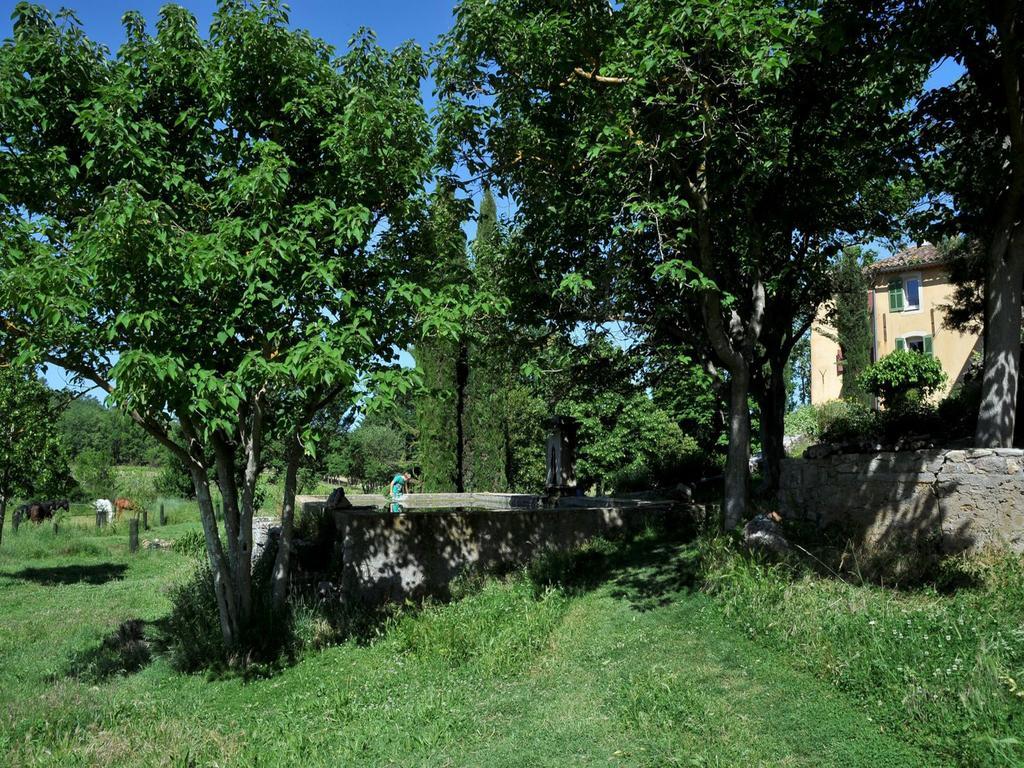 Une Campagne En Provence Bras Zewnętrze zdjęcie